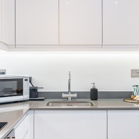 St Albans 2 Bed Luxury City Apartment, 5 Mins Walk To Train & Allocated Parking Exterior photo