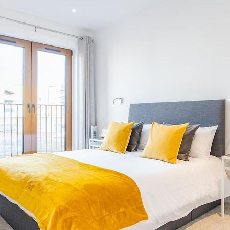 St Albans 2 Bed Luxury City Apartment, 5 Mins Walk To Train & Allocated Parking Exterior photo