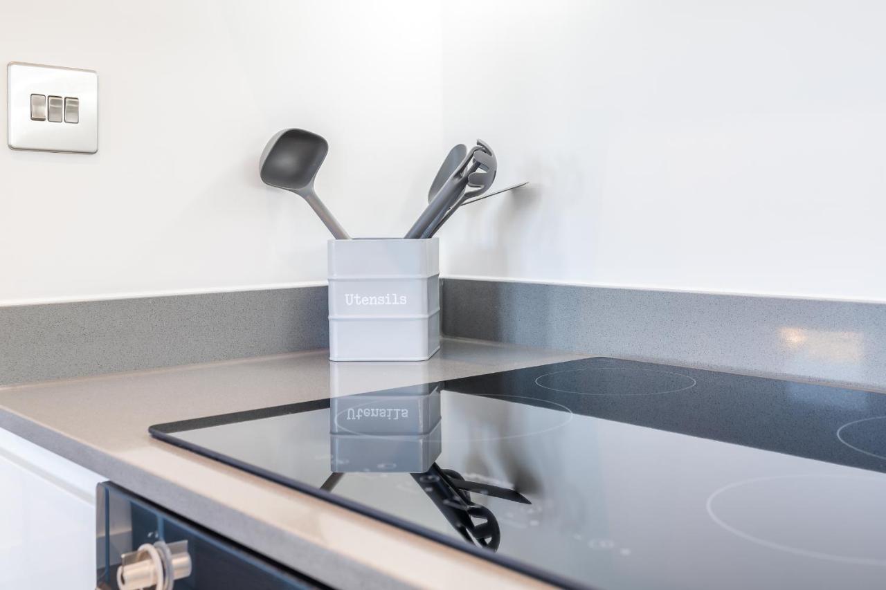 St Albans 2 Bed Luxury City Apartment, 5 Mins Walk To Train & Allocated Parking Exterior photo