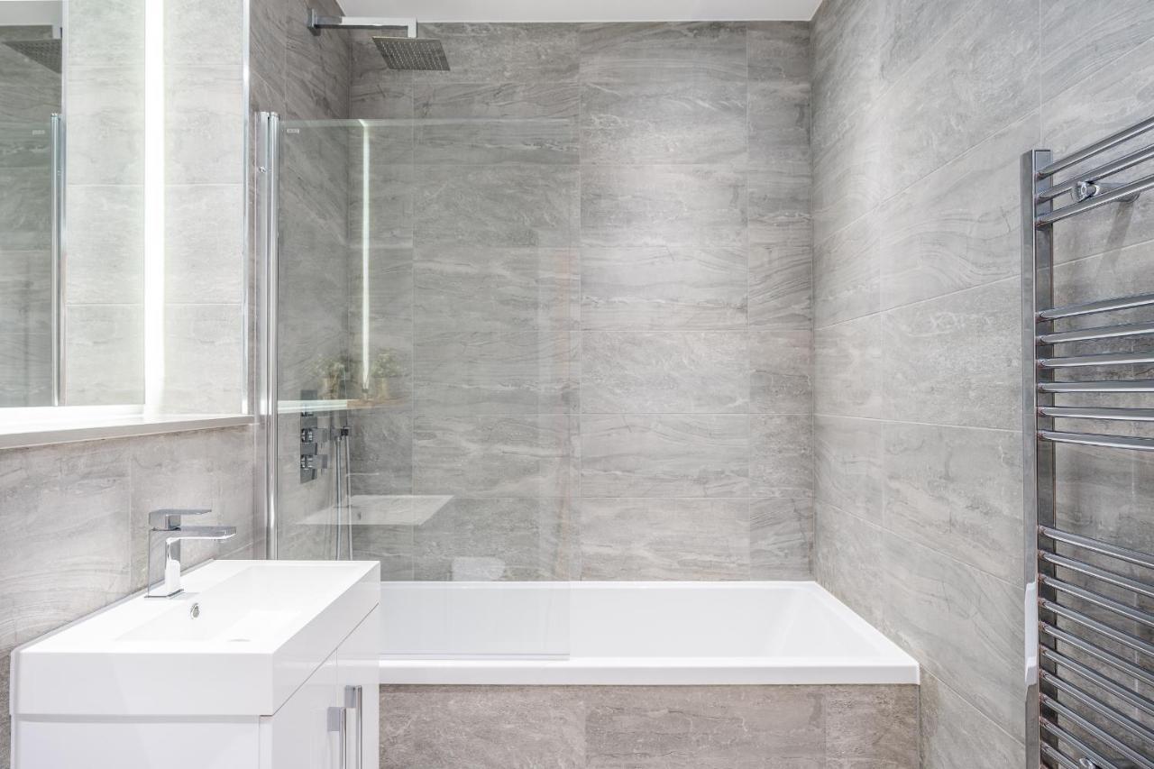 St Albans 2 Bed Luxury City Apartment, 5 Mins Walk To Train & Allocated Parking Exterior photo
