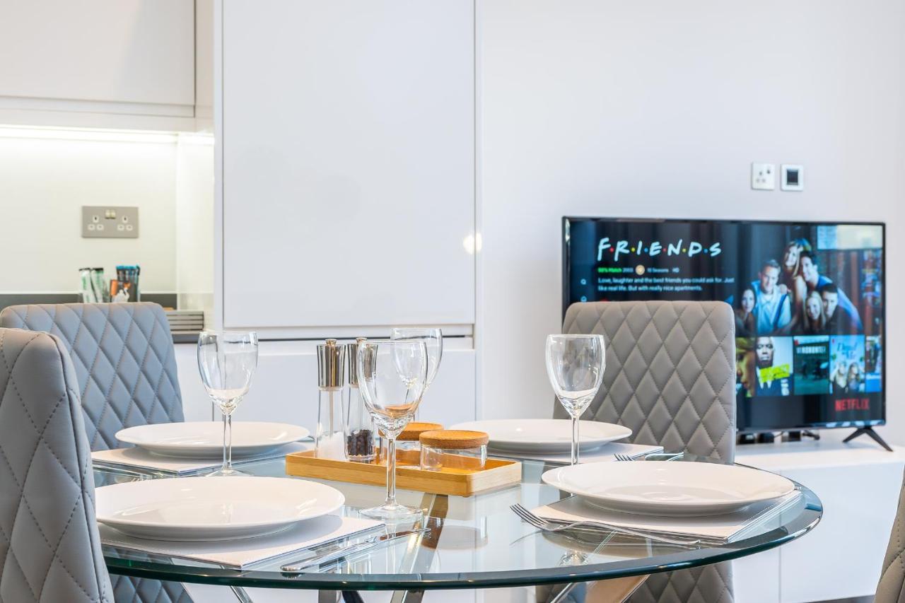St Albans 2 Bed Luxury City Apartment, 5 Mins Walk To Train & Allocated Parking Exterior photo