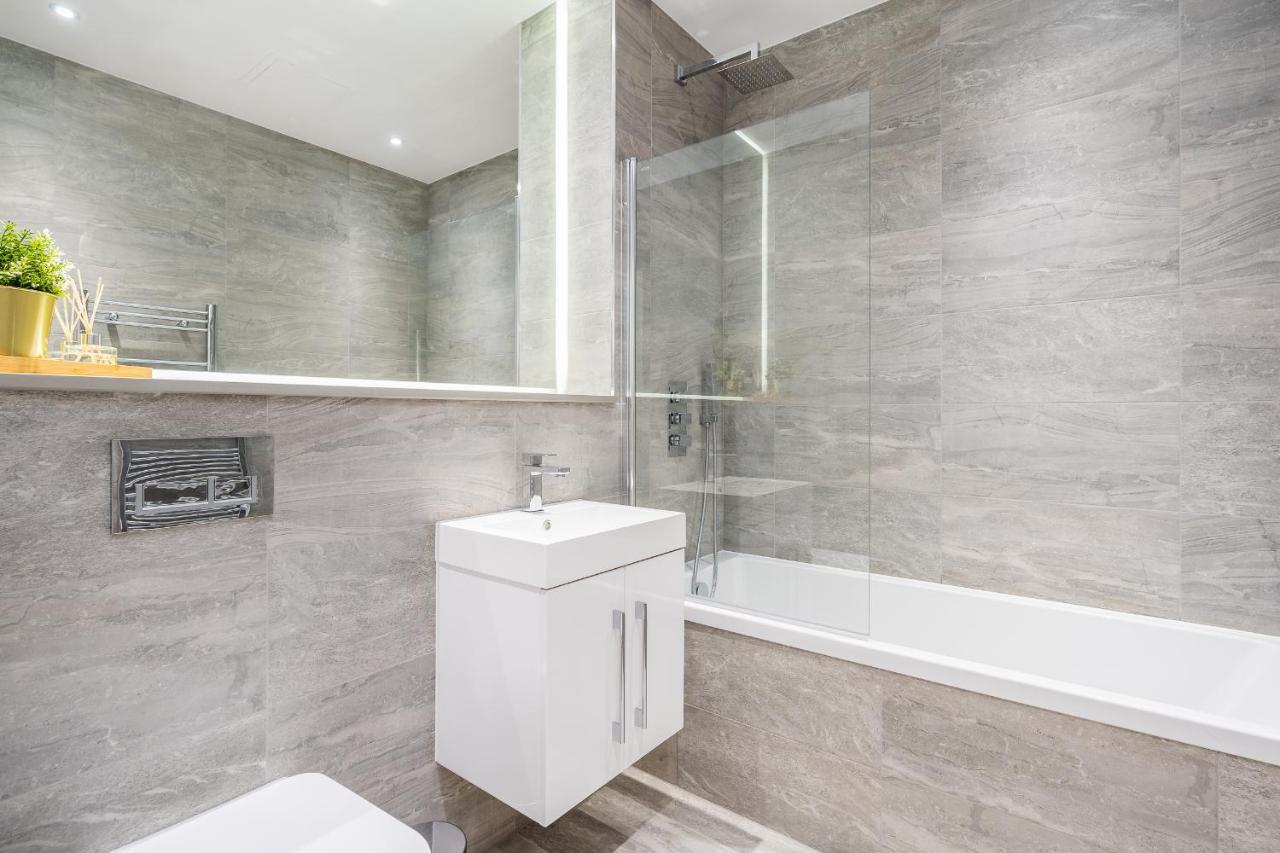 St Albans 2 Bed Luxury City Apartment, 5 Mins Walk To Train & Allocated Parking Exterior photo