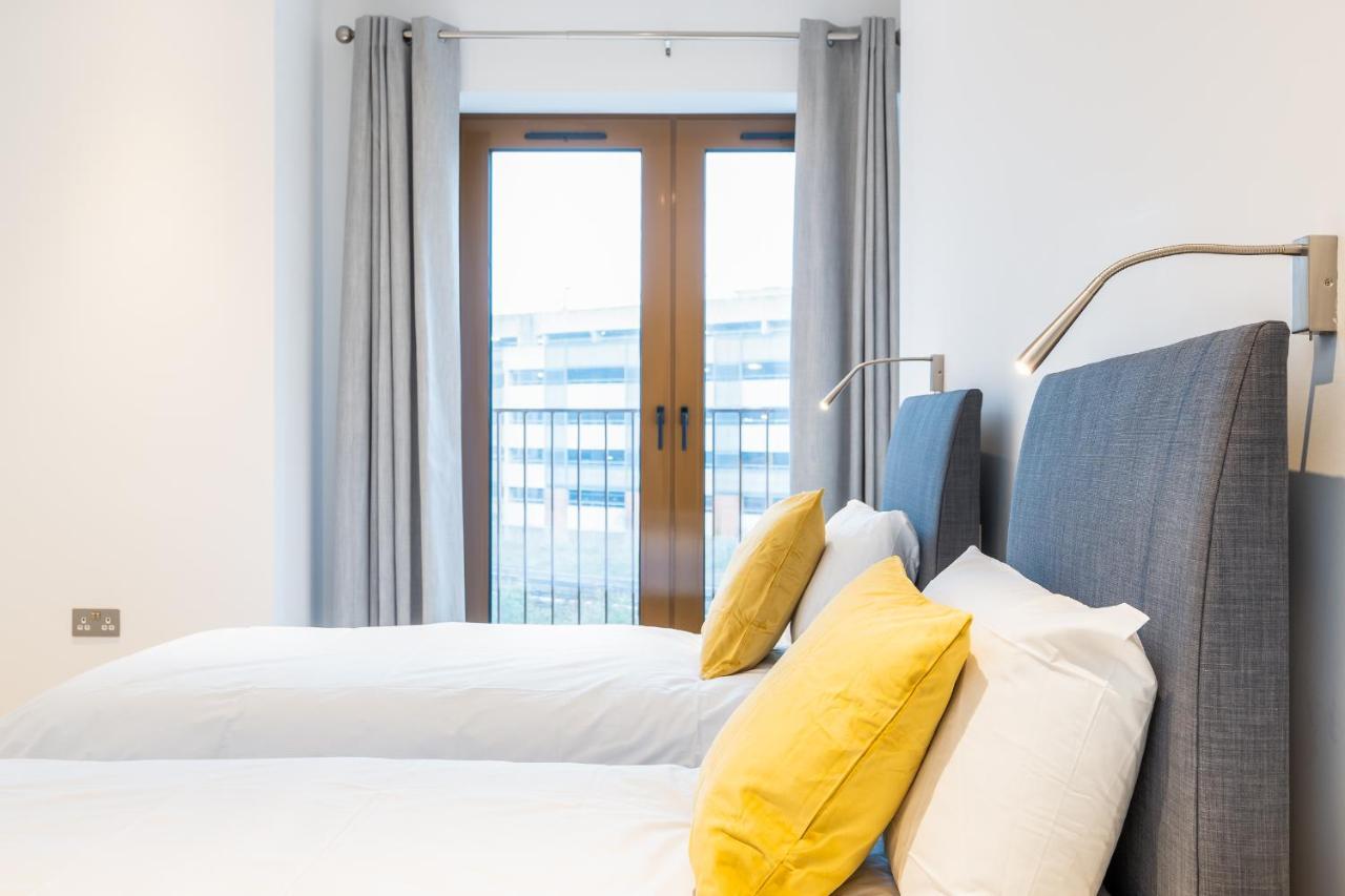 St Albans 2 Bed Luxury City Apartment, 5 Mins Walk To Train & Allocated Parking Exterior photo