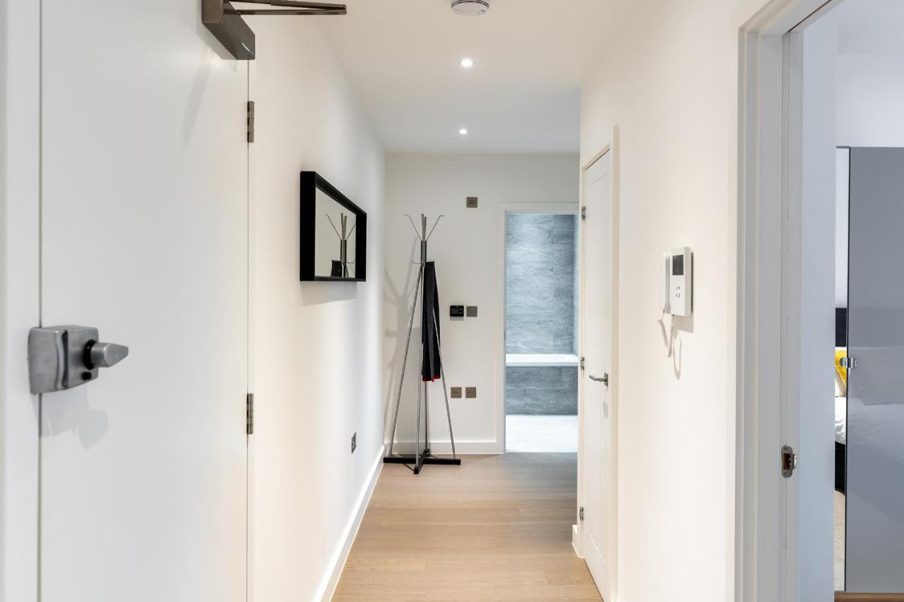St Albans 2 Bed Luxury City Apartment, 5 Mins Walk To Train & Allocated Parking Exterior photo