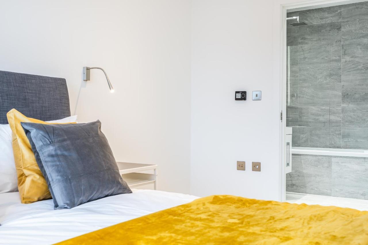 St Albans 2 Bed Luxury City Apartment, 5 Mins Walk To Train & Allocated Parking Exterior photo
